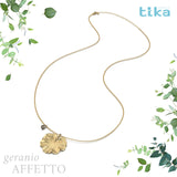 Collana foglia grande Geranio-affetto in Ag925 in tre varianti di colore TKNA9010+