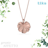 Collana foglia media Geranio-affetto in Ag925 in tre varianti di colore TKNA8010