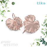 Orecchini foglia media Geranio-affetto in Ag925 in tre varianti di colore TKNA4004