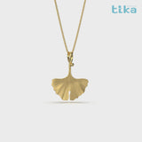 Collana foglia media Ginkgo-Pace in Ag925 in tre varianti di colore TKNA8005